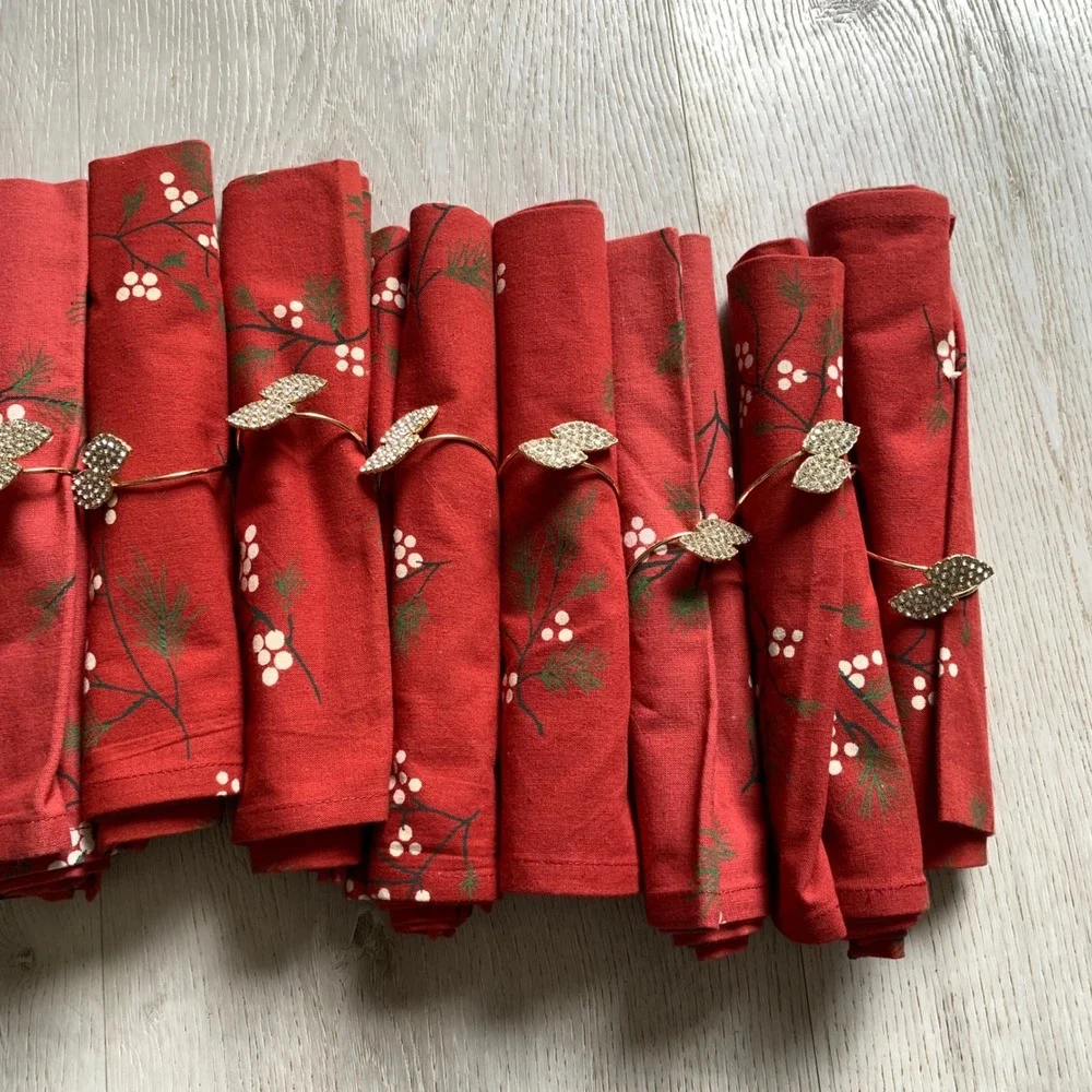 Newport Home Collections‎ Red Christmas Napkins Set of 12 with Rhinestone Rings